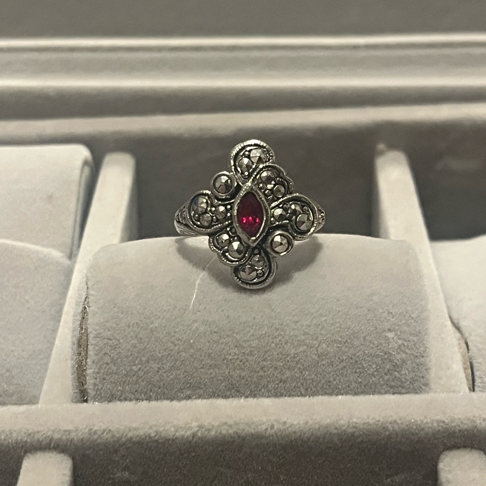 Elegant Silver Tone and Red Gemstone Ring